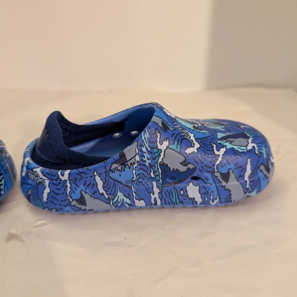 Cat & Jack Shark Design Rowan Slip On Water Shoes/Clogs in Size 7